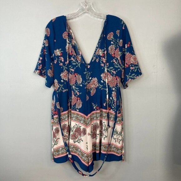 TRIXXI Clothing Company Midnight Blue Crepe Floral Suplice Romper Women's Size M - Picture 12 of 12
